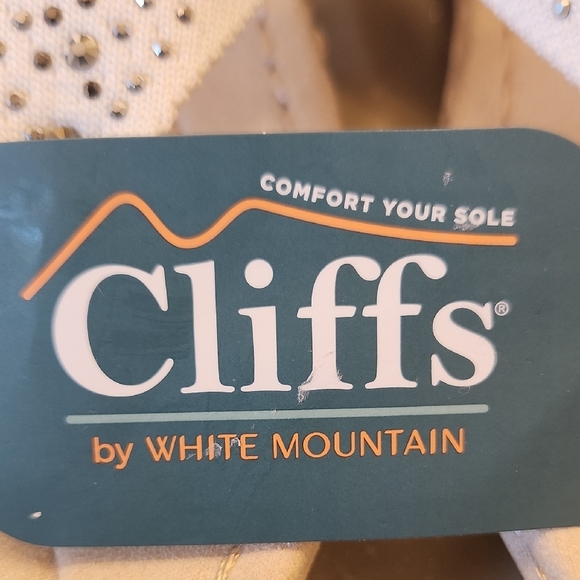 Cliffs by WHITE MOUNTAIN Sparkling White Thong Sandals NWT - Picture 2 of 6